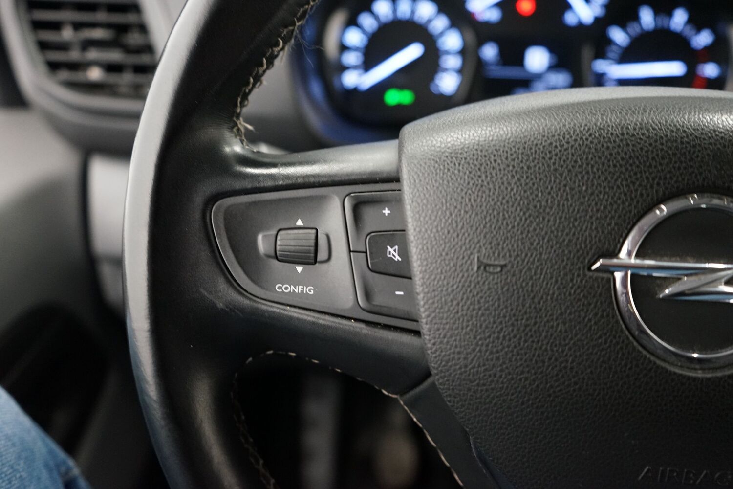 Opel Vivaro vaihtoauto