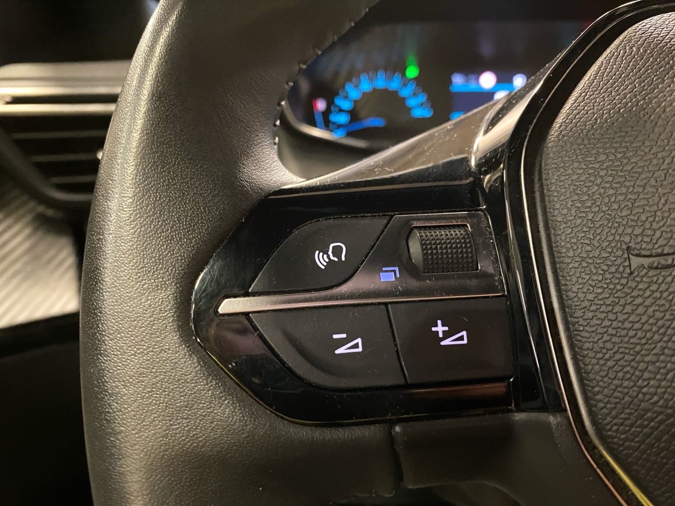 Peugeot e-2008 vaihtoauto