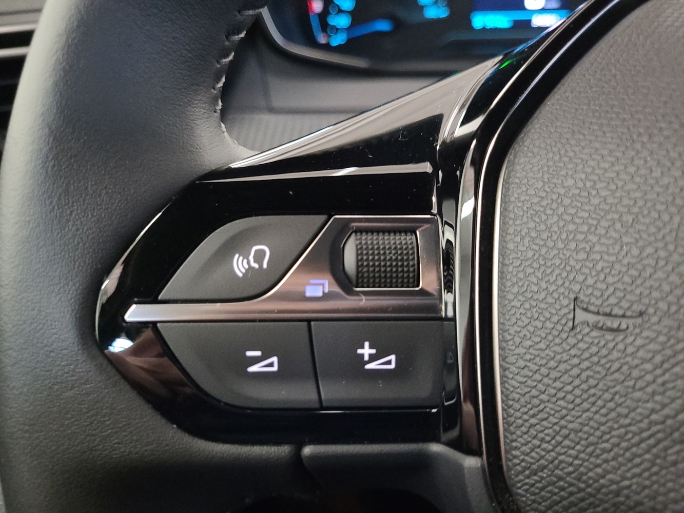 Peugeot e-2008 vaihtoauto