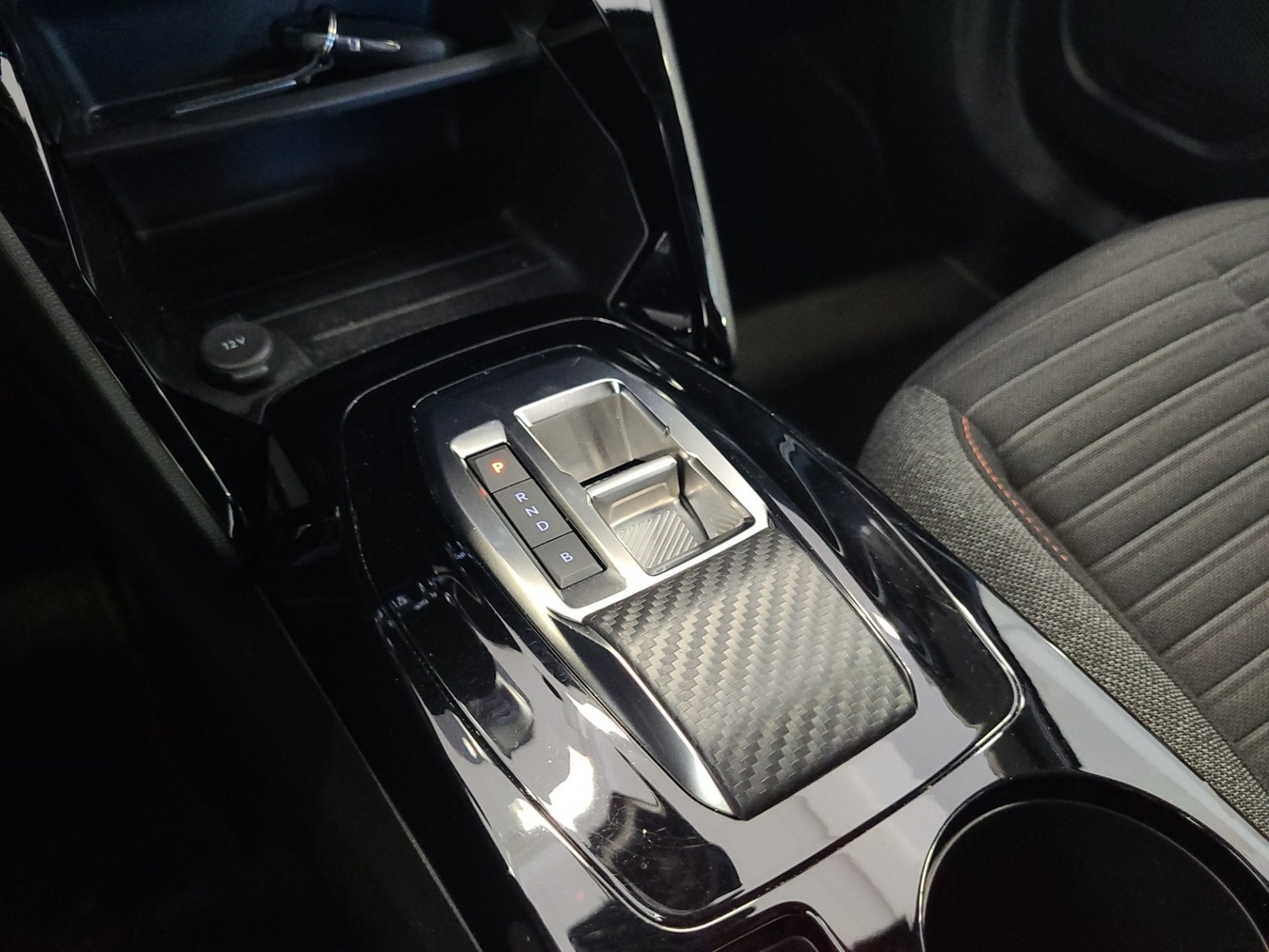 Peugeot e-2008 vaihtoauto
