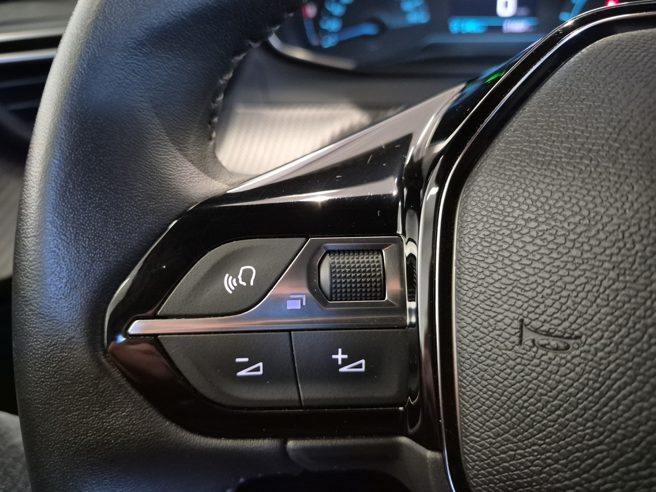 Peugeot e-2008 vaihtoauto