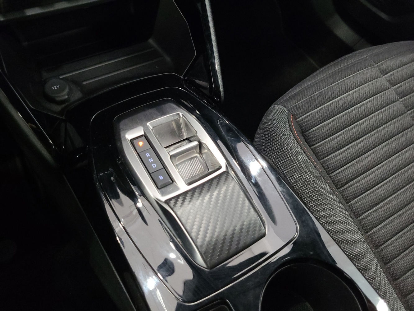 Peugeot e-2008 vaihtoauto
