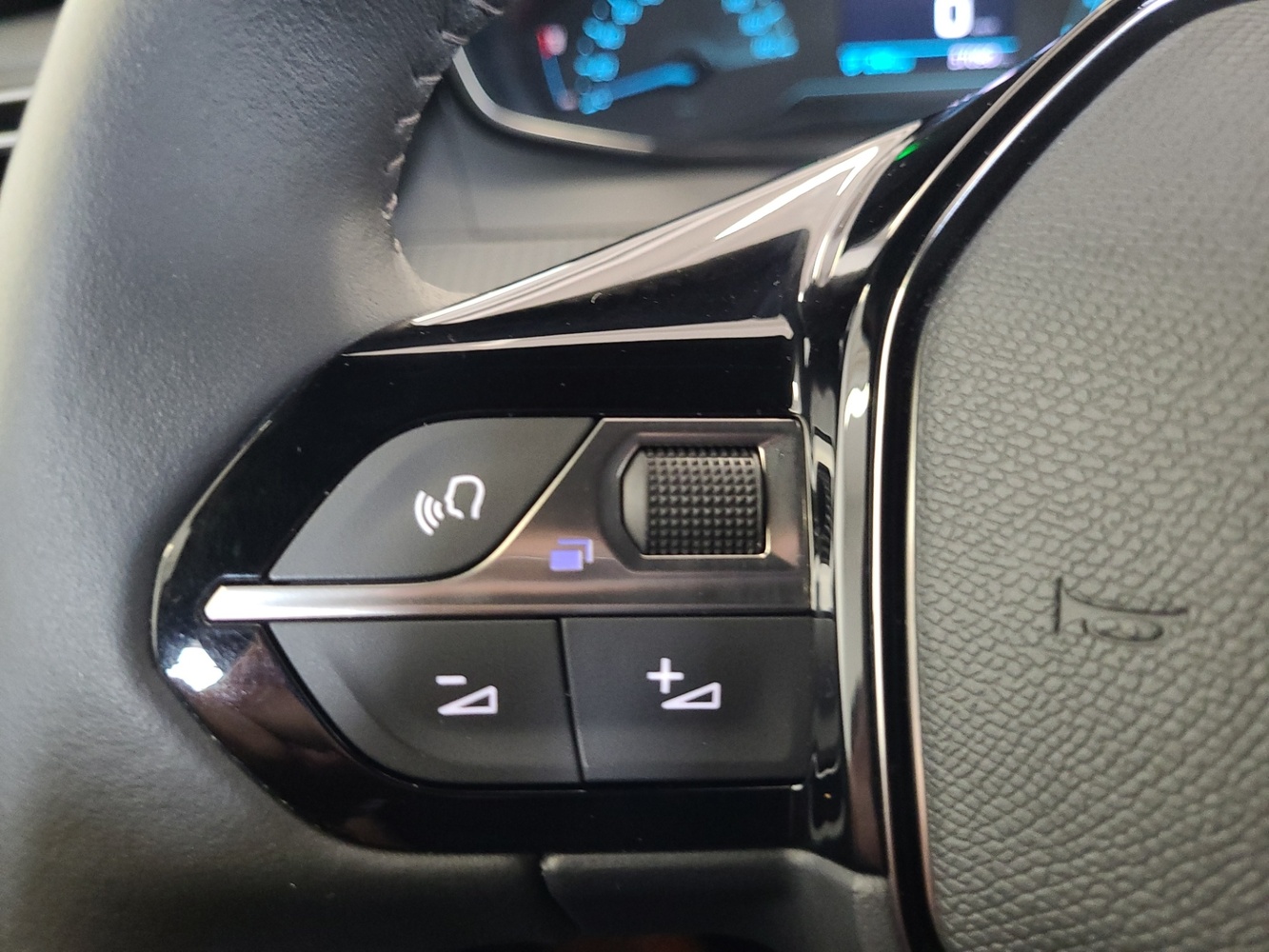 Peugeot e-2008 vaihtoauto