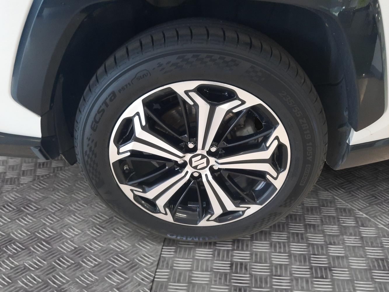 Suzuki Across vaihtoauto