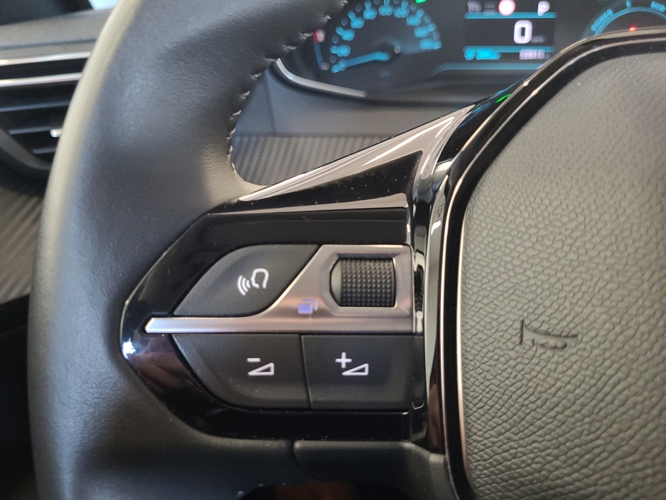 Peugeot e-2008 vaihtoauto