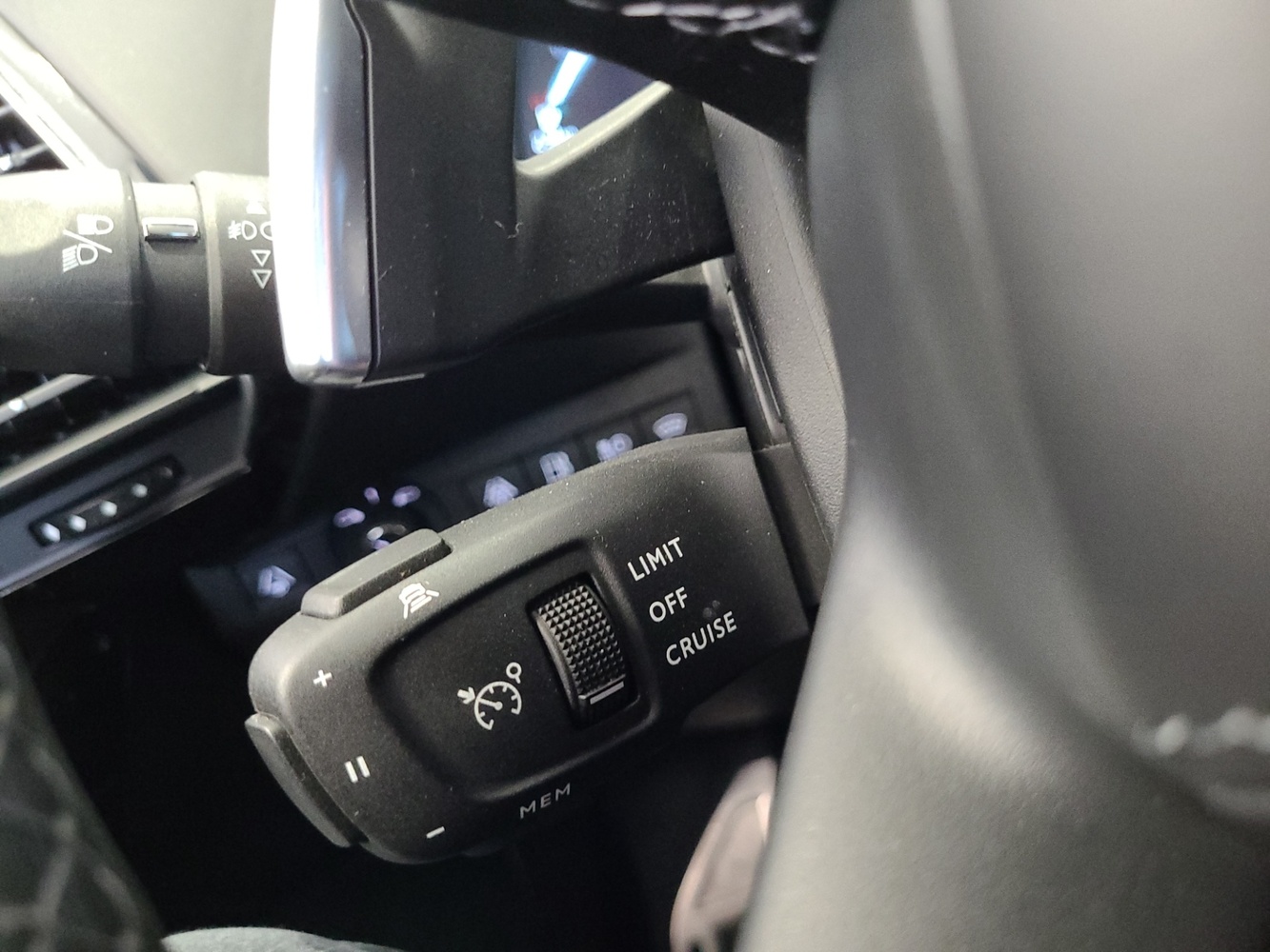 DS 7 Crossback vaihtoauto