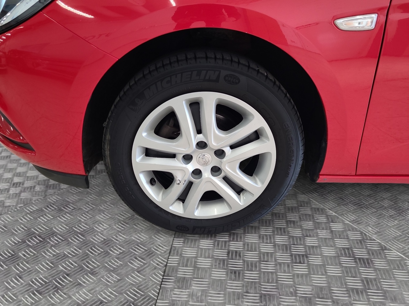 Opel Astra vaihtoauto