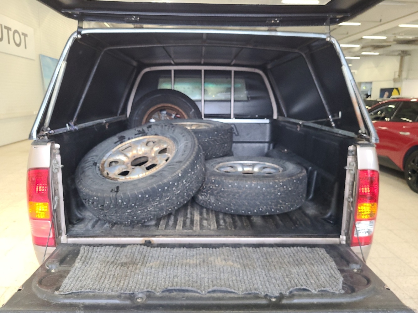 Toyota Hilux vaihtoauto