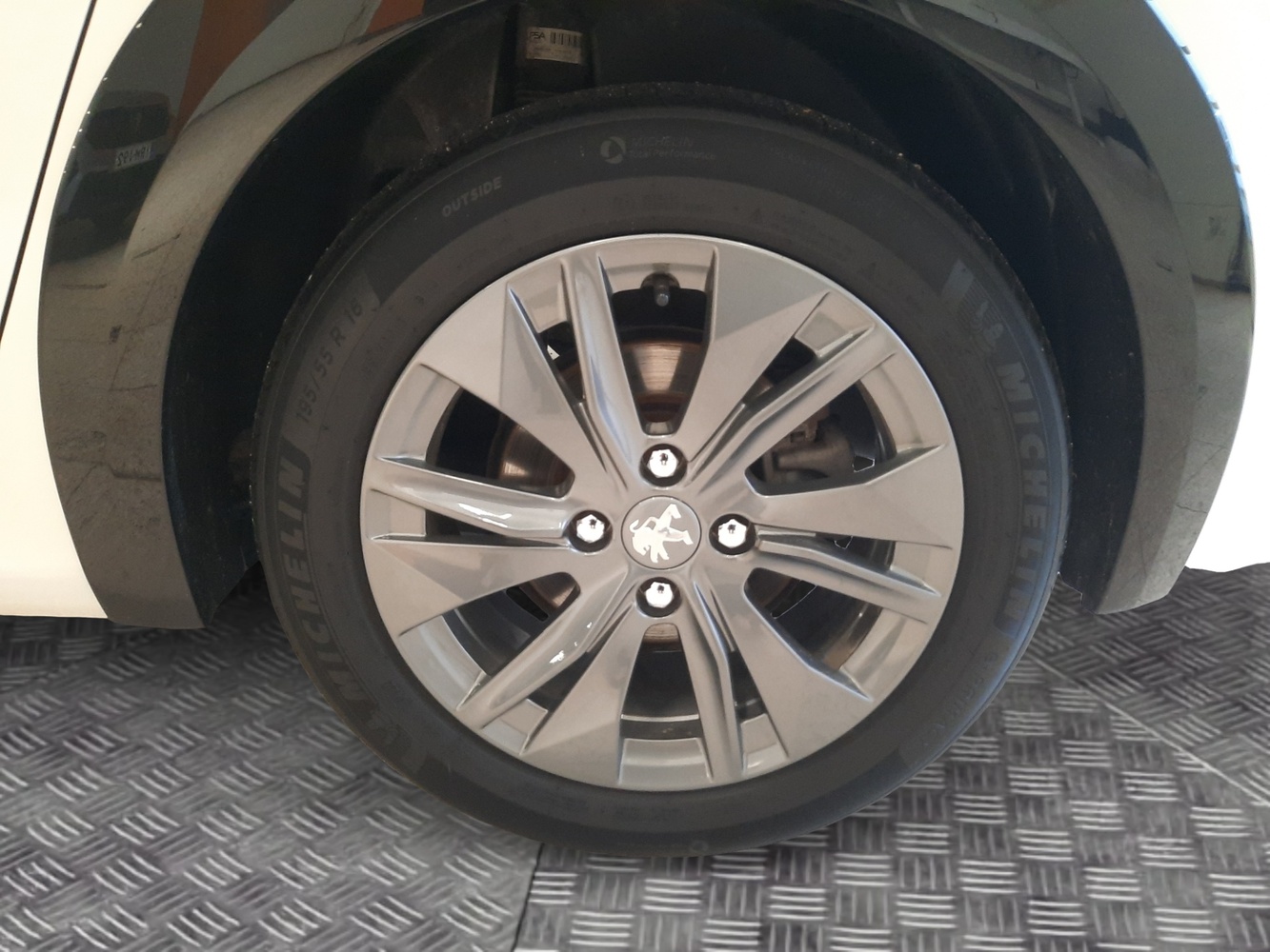 Peugeot e-208 vaihtoauto