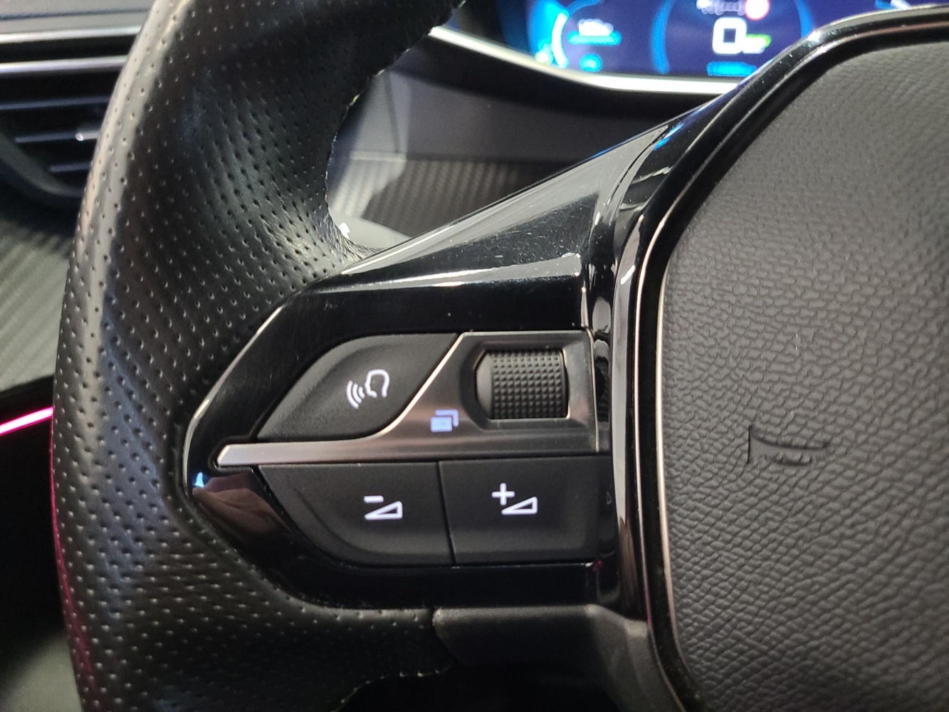 Peugeot e-2008 vaihtoauto
