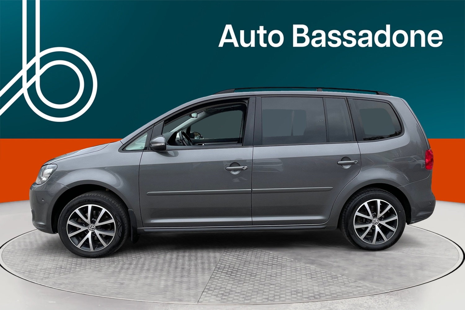Volkswagen Touran vaihtoauto