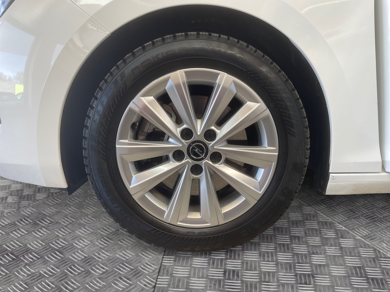 Opel Astra vaihtoauto