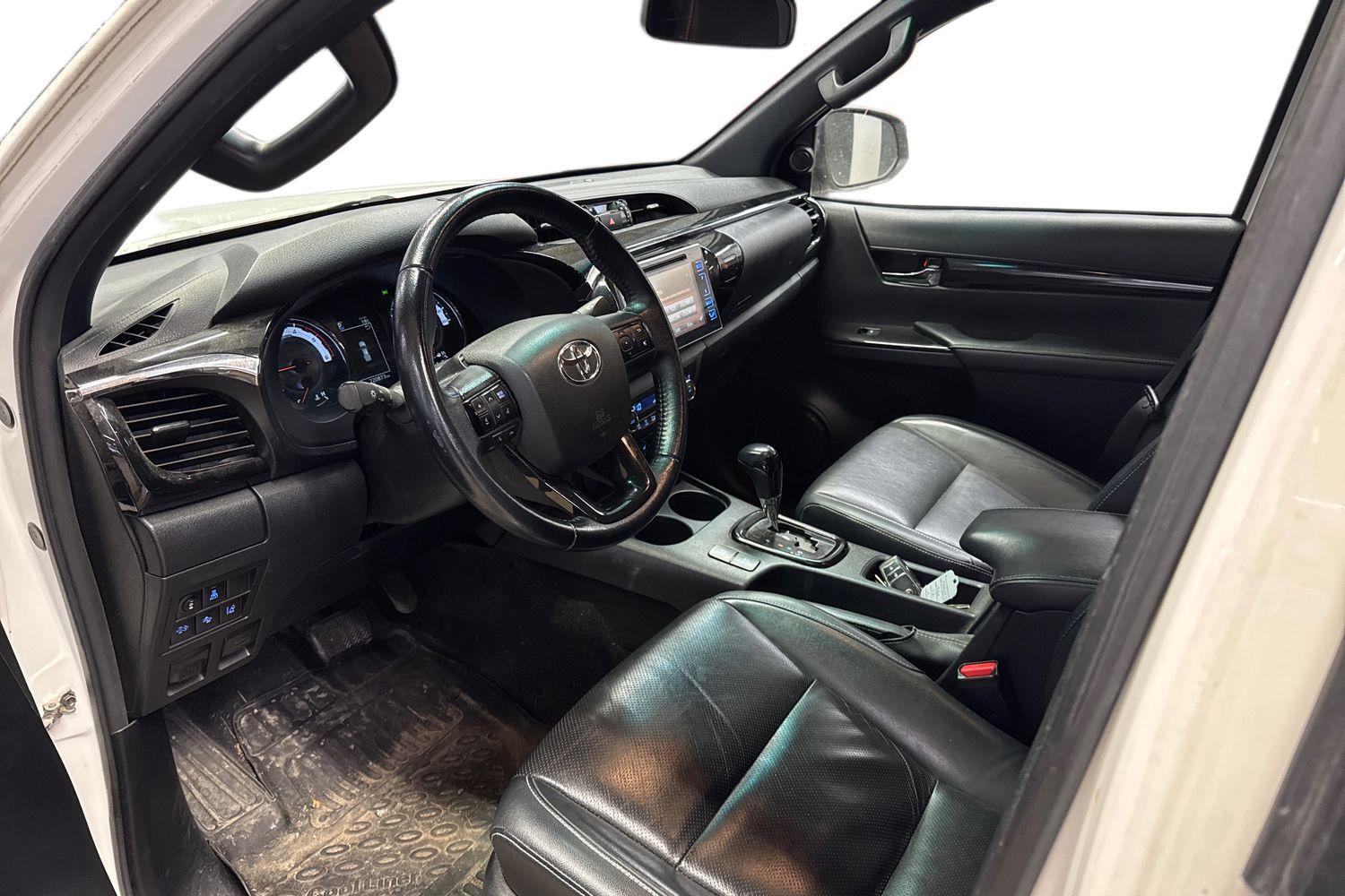 Toyota Hilux vaihtoauto