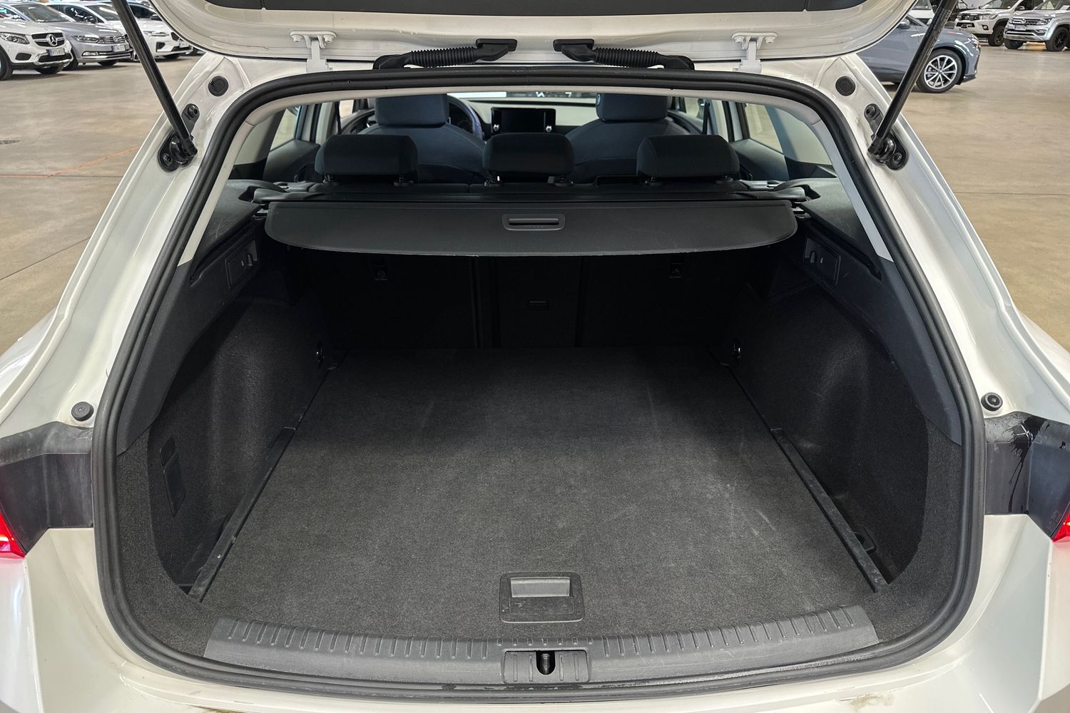 SEAT Leon Sportstourer vaihtoauto