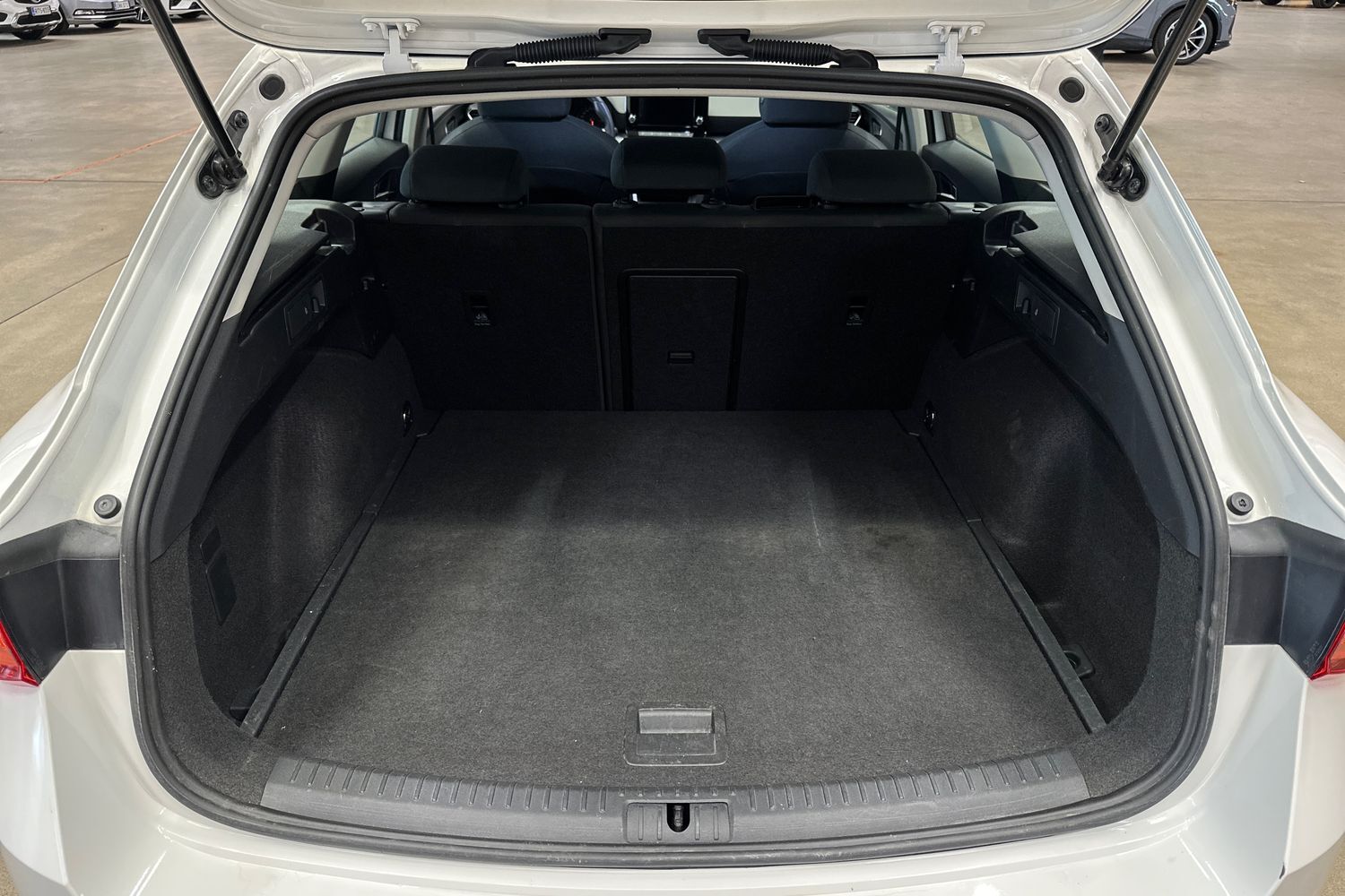 SEAT Leon Sportstourer vaihtoauto