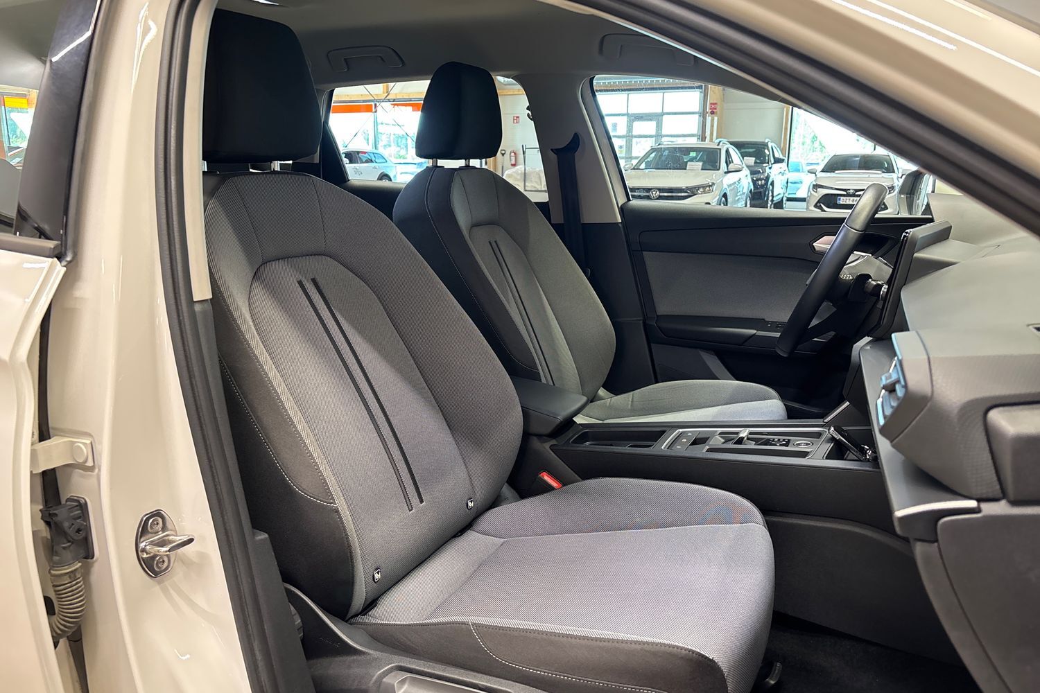 SEAT Leon Sportstourer vaihtoauto