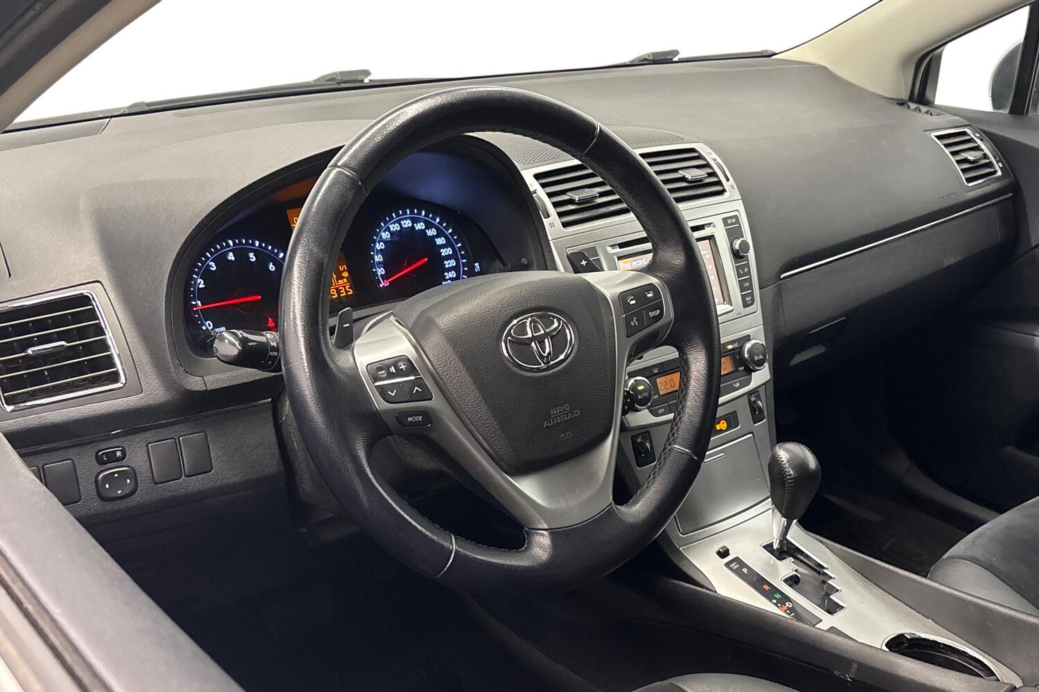 Toyota Avensis vaihtoauto