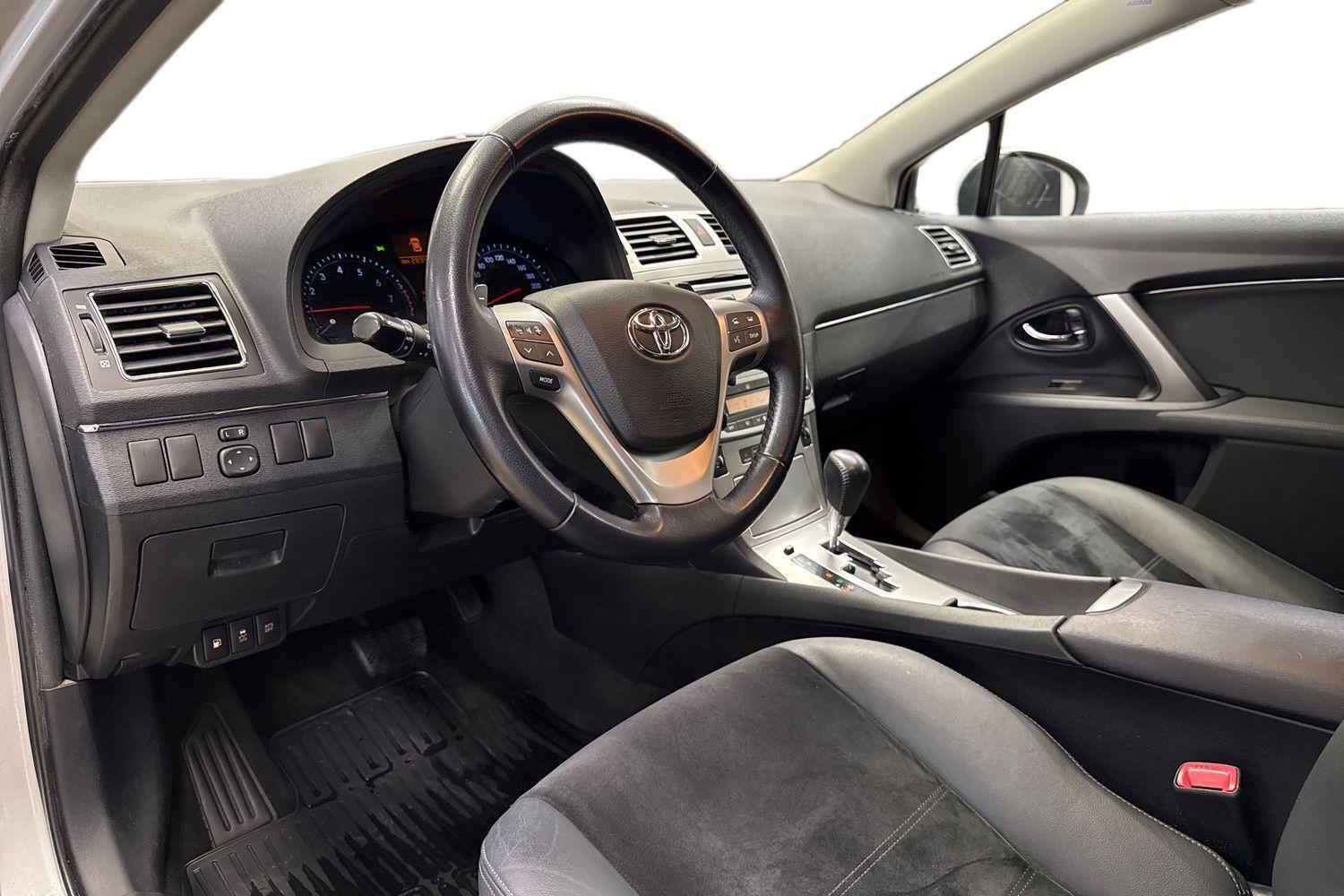 Toyota Avensis vaihtoauto