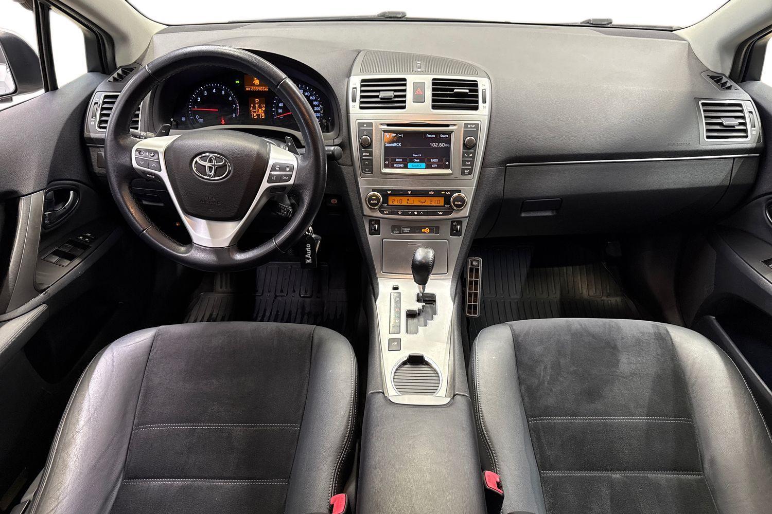 Toyota Avensis vaihtoauto