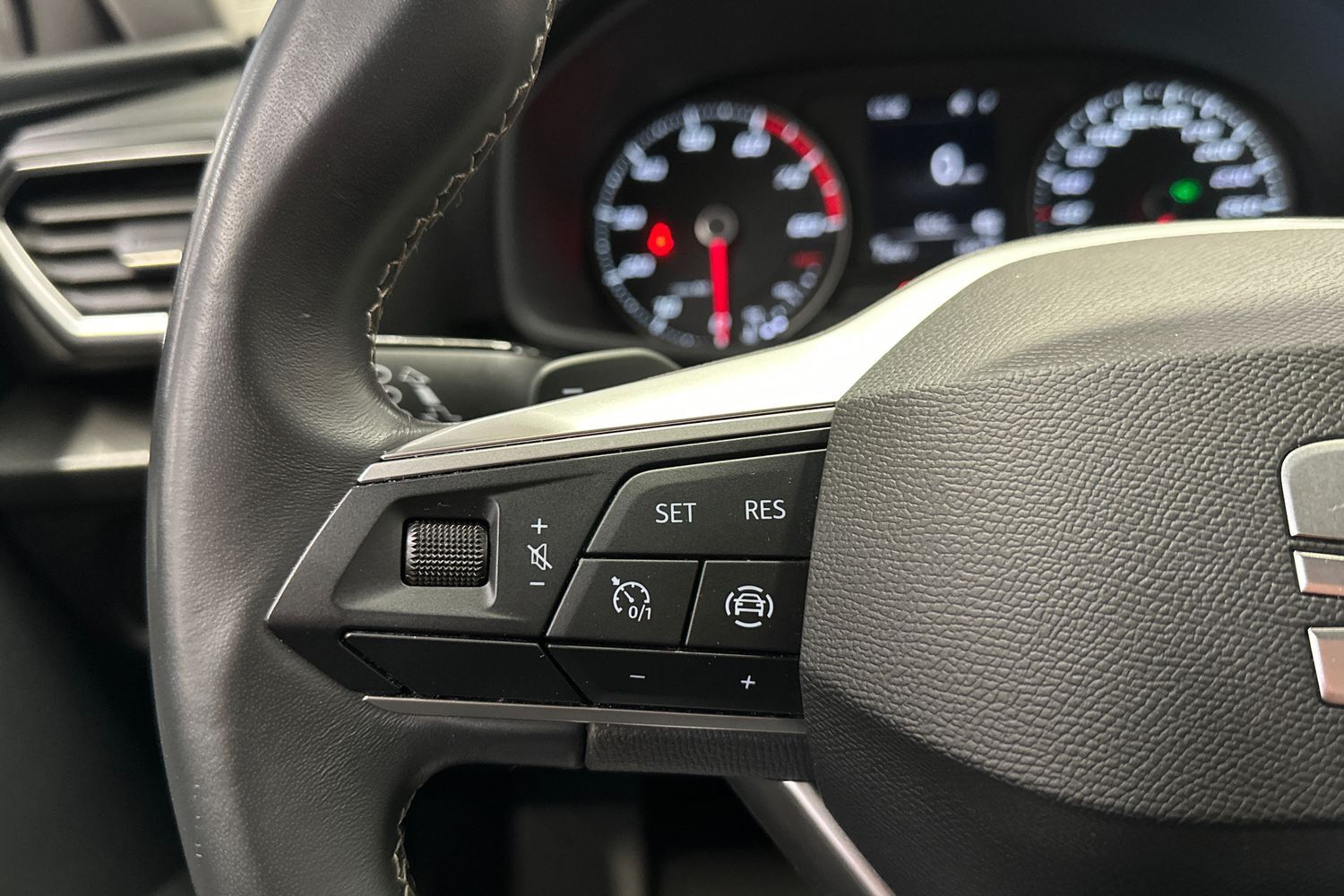 SEAT Leon Sportstourer vaihtoauto