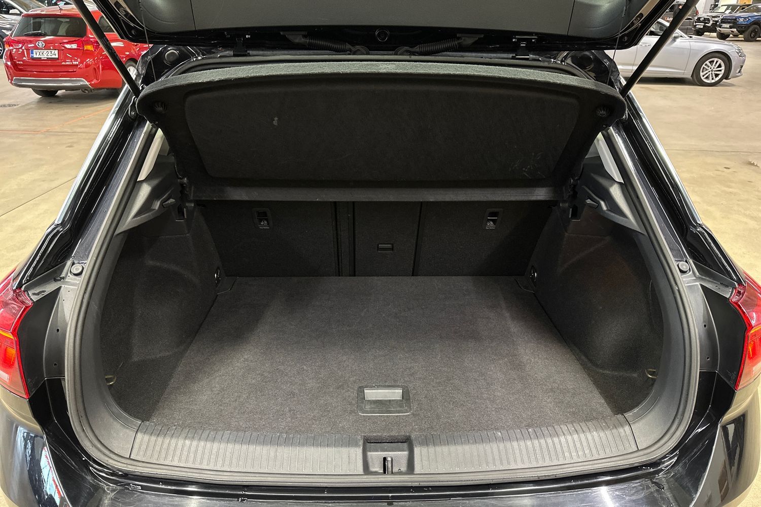 Volkswagen T-Roc vaihtoauto
