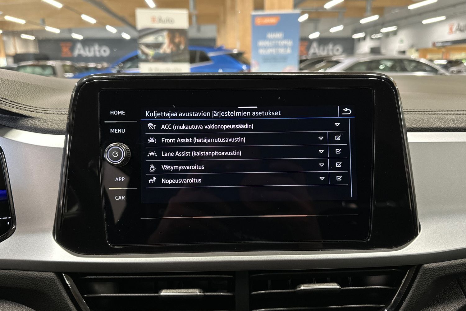 Volkswagen T-Roc vaihtoauto