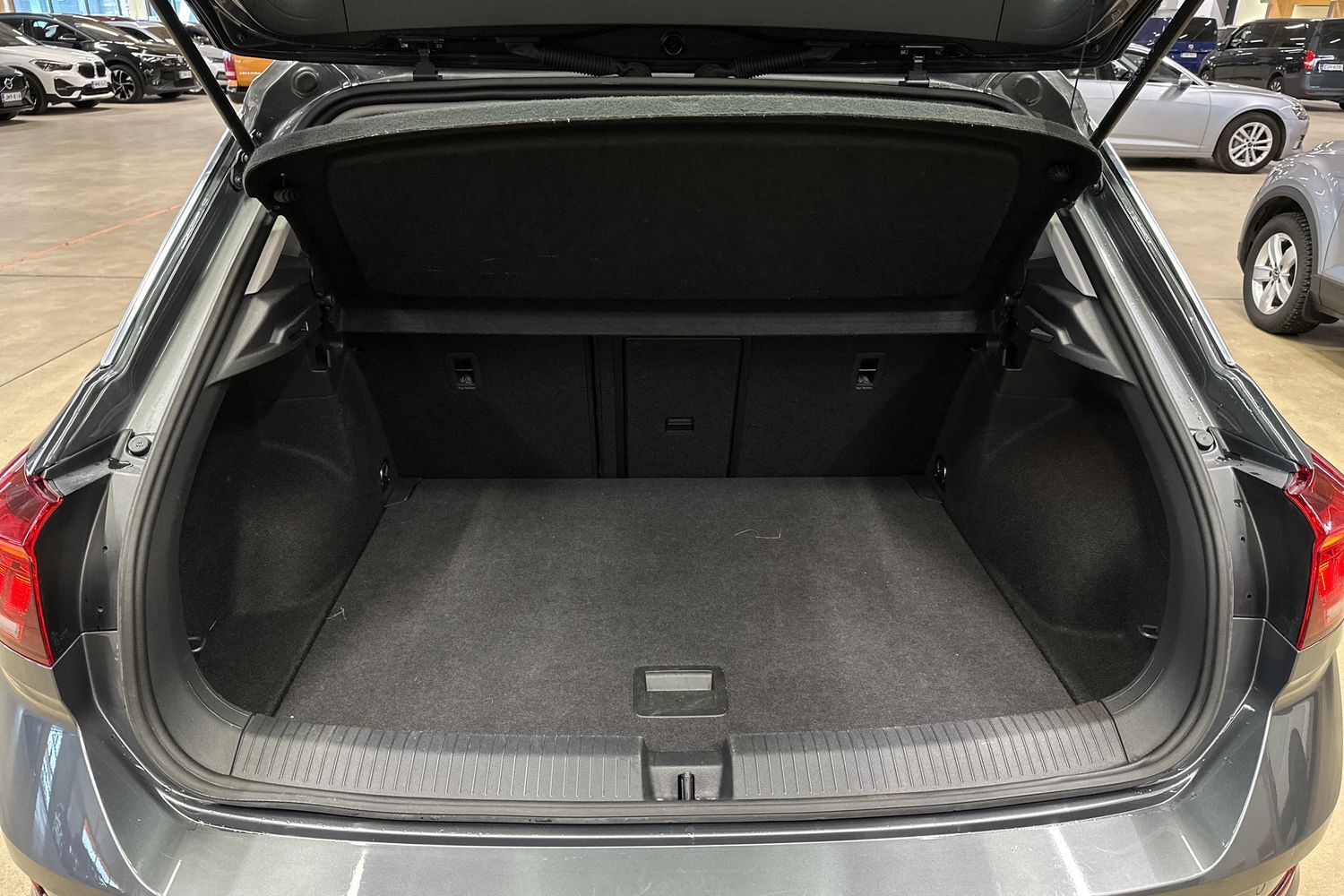 Volkswagen T-Roc vaihtoauto