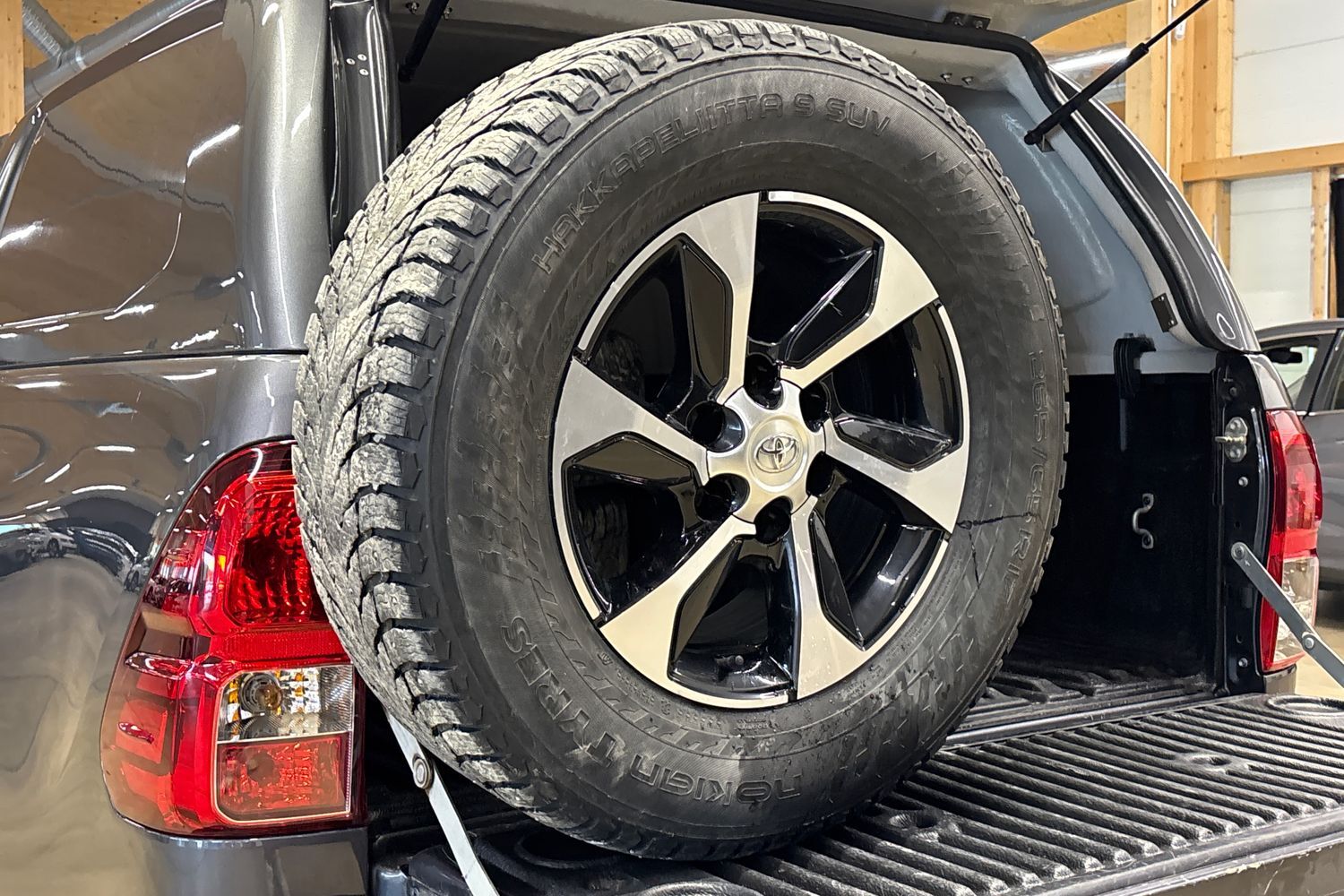 Toyota Hilux vaihtoauto