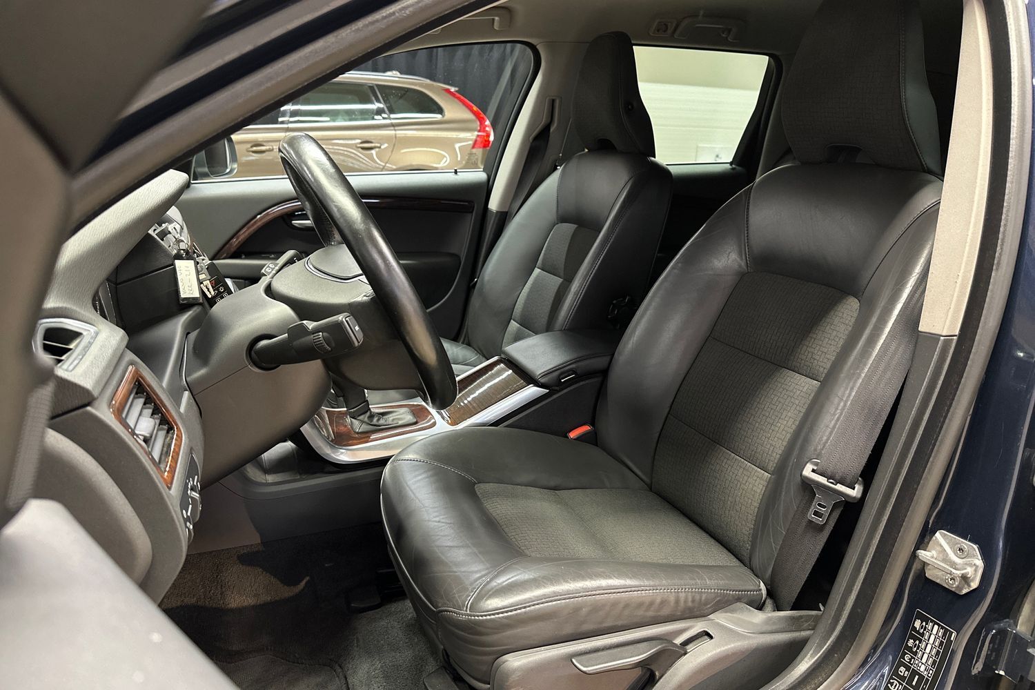 Volvo V70 vaihtoauto