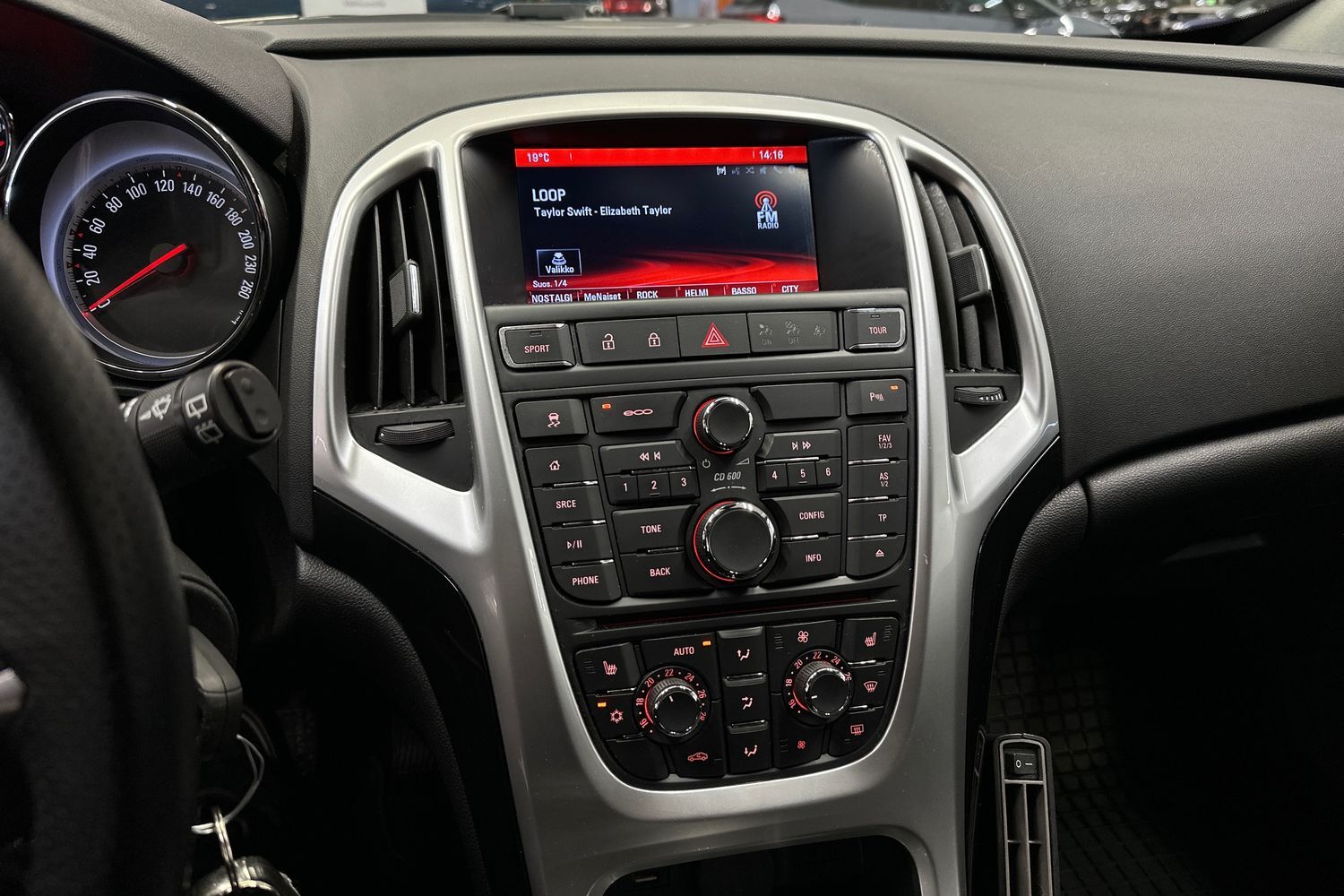 Opel Astra vaihtoauto