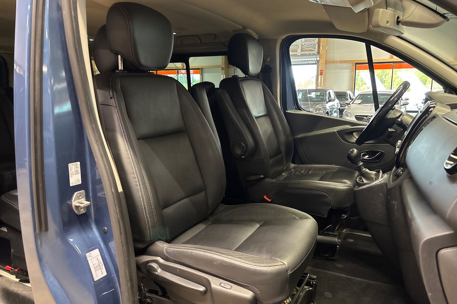 Opel Vivaro vaihtoauto