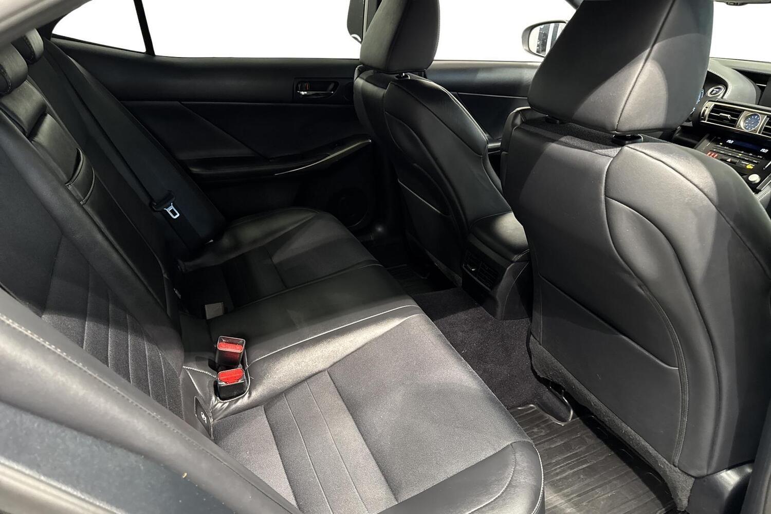 Lexus IS vaihtoauto