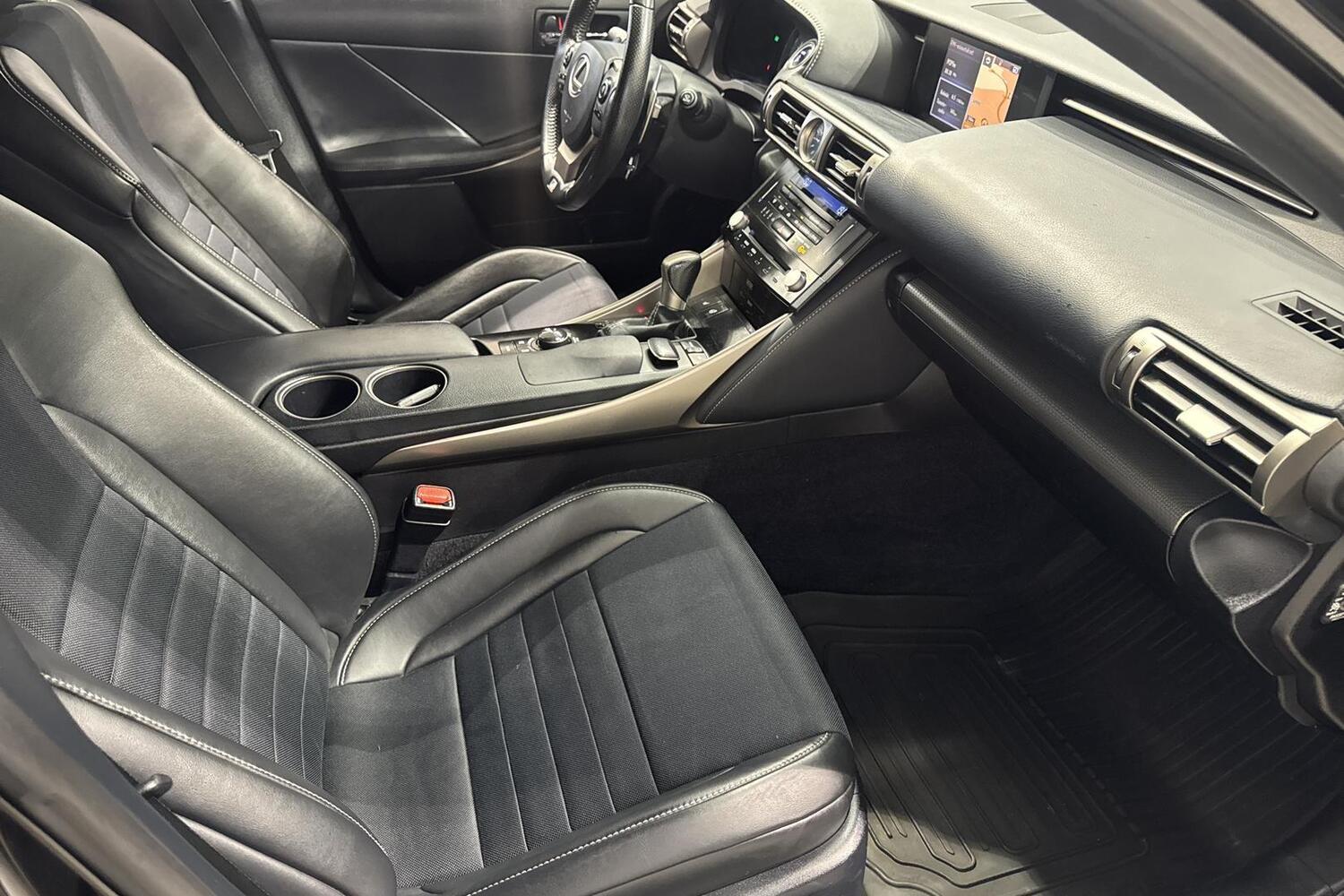 Lexus IS vaihtoauto