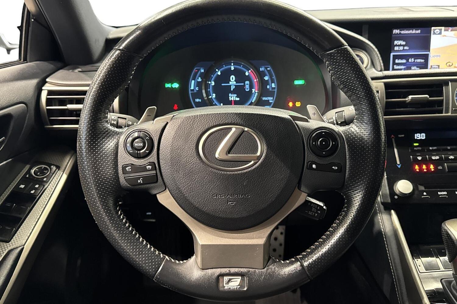 Lexus IS vaihtoauto