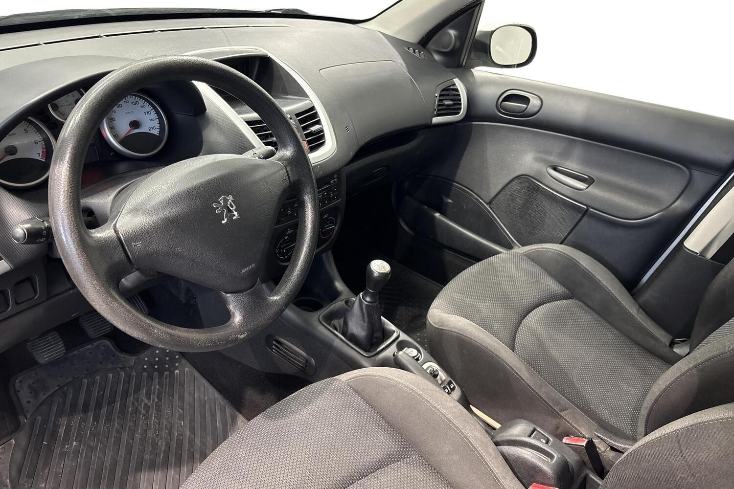 Peugeot 206 + vaihtoauto
