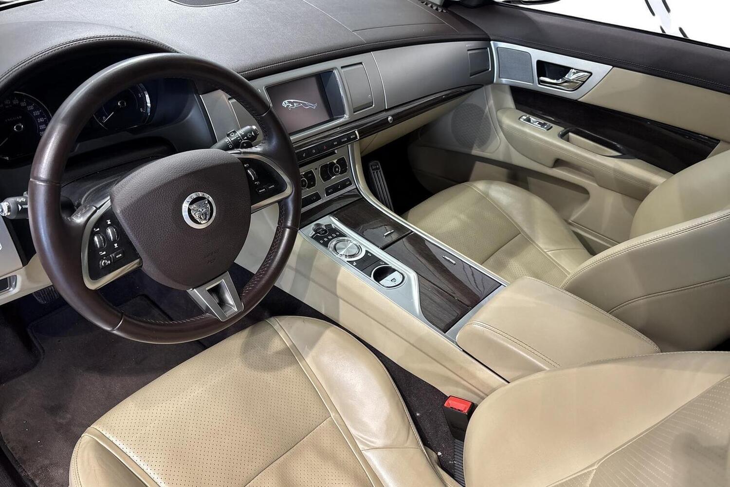 Jaguar XF vaihtoauto