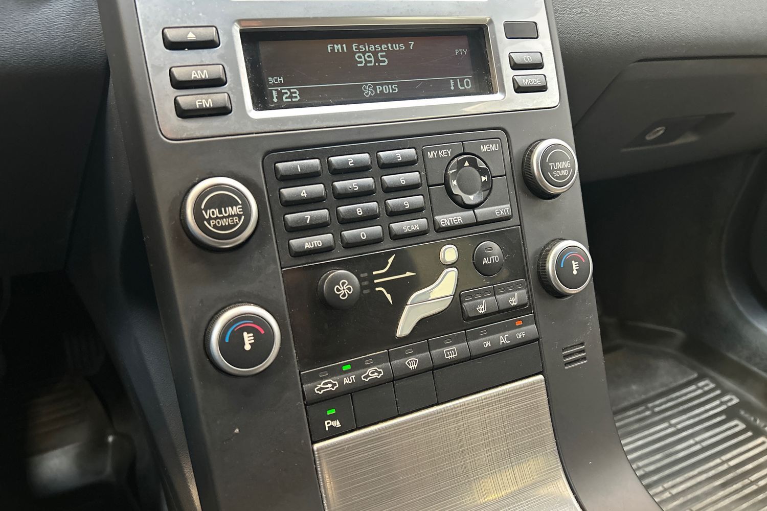 Volvo V70 vaihtoauto