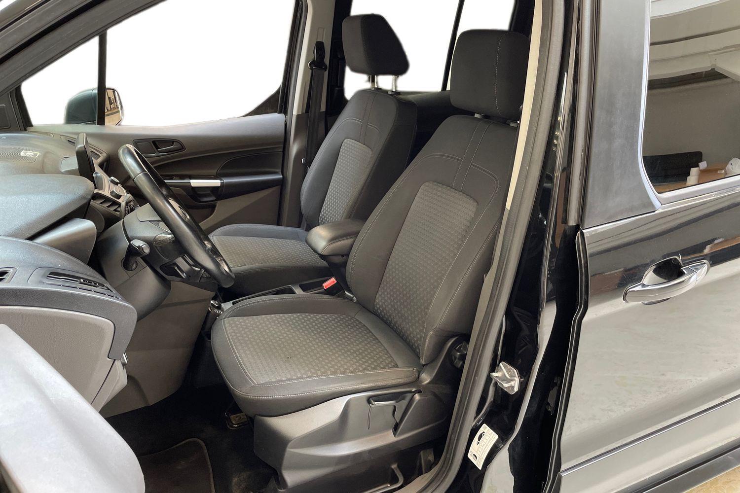 Ford Grand Tourneo Connect vaihtoauto