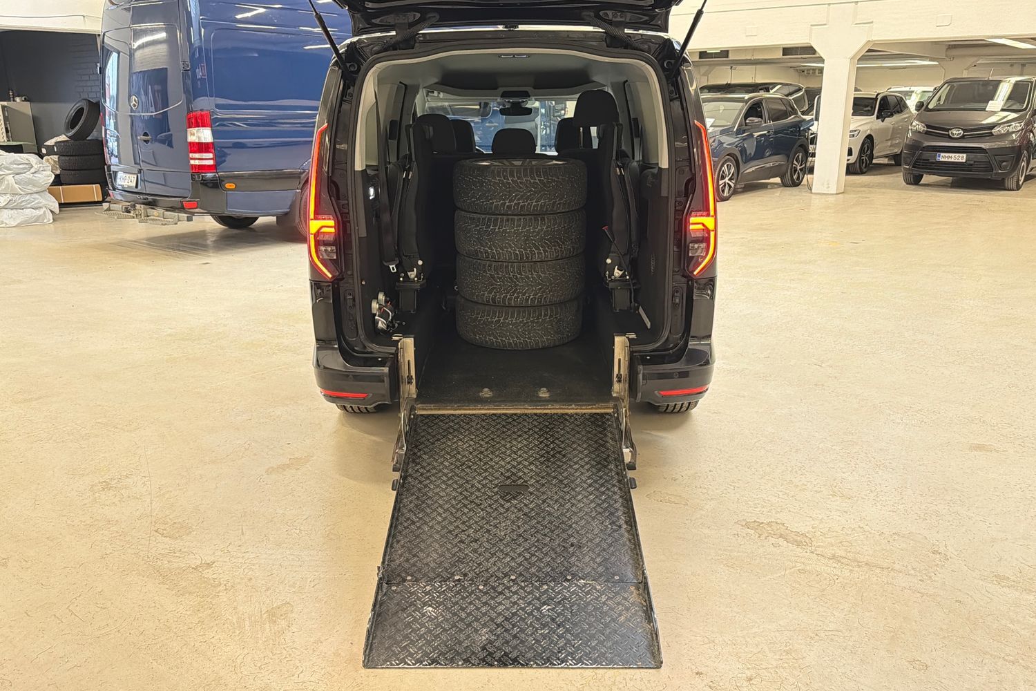 Volkswagen Caddy Maxi vaihtoauto