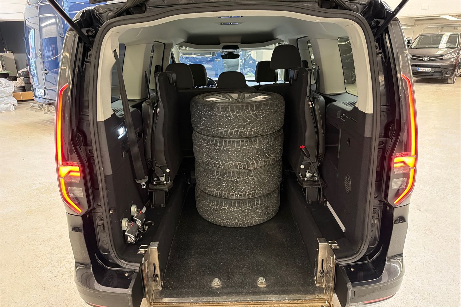 Volkswagen Caddy Maxi vaihtoauto