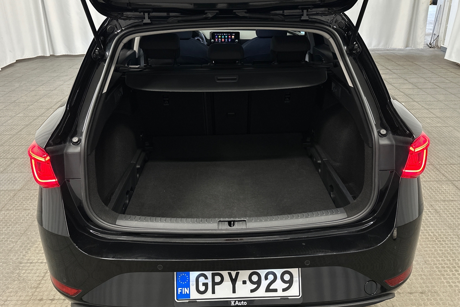 SEAT Leon Sportstourer vaihtoauto