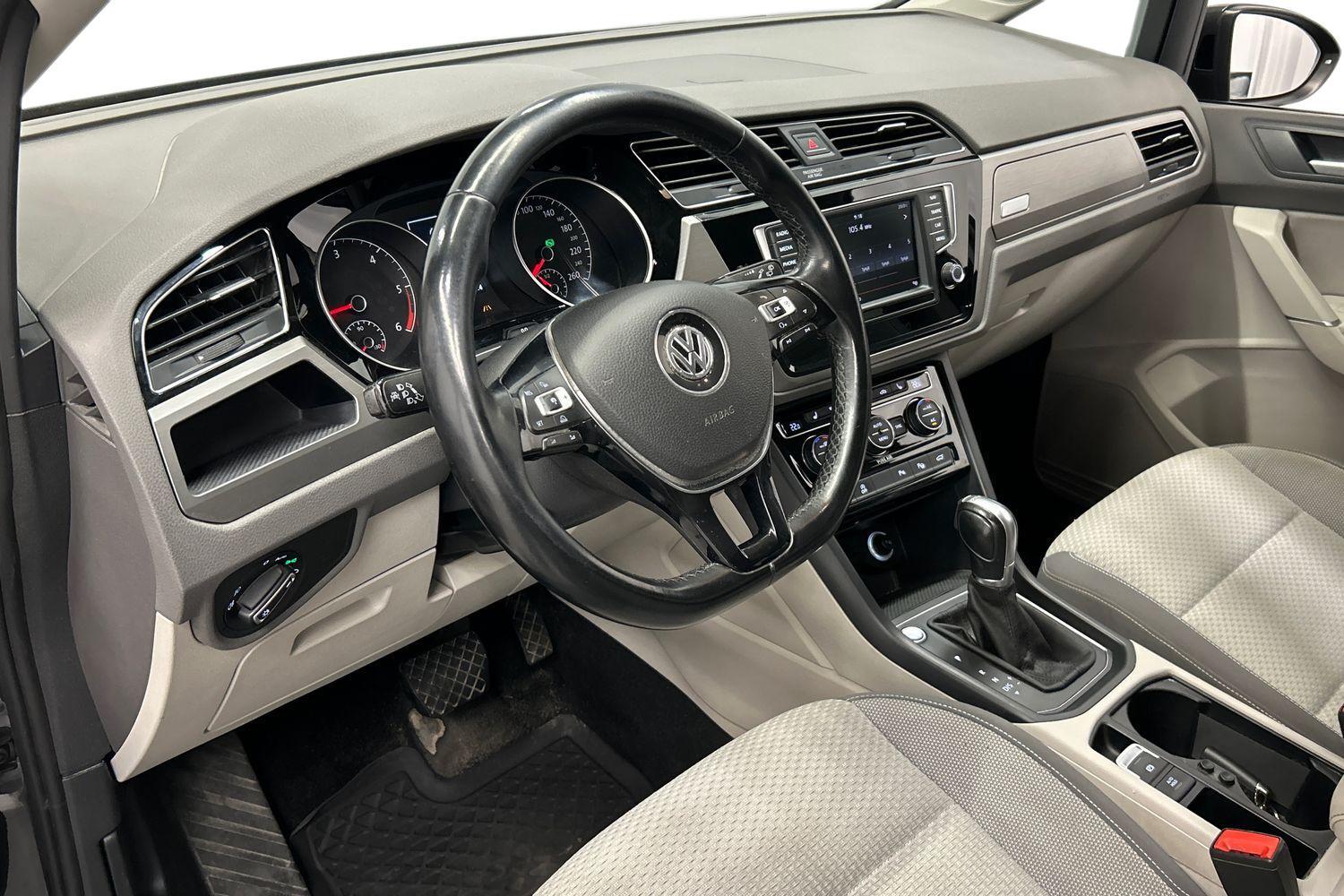 Volkswagen Touran vaihtoauto