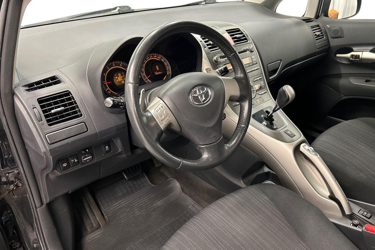 Toyota Auris vaihtoauto