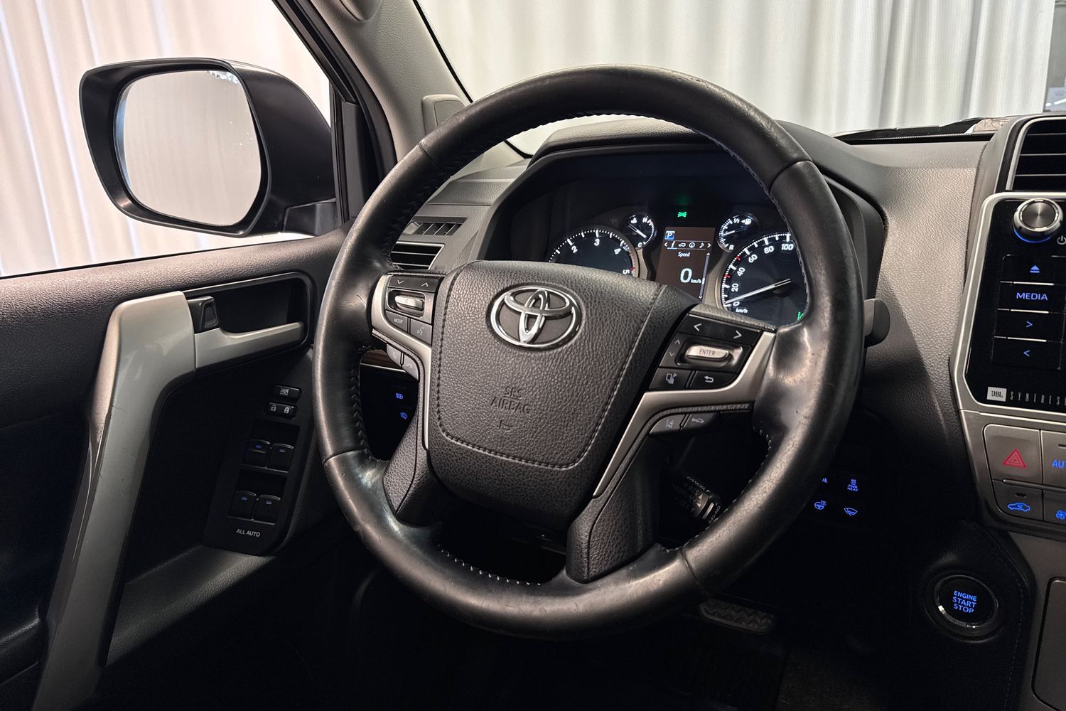 Toyota Land Cruiser vaihtoauto