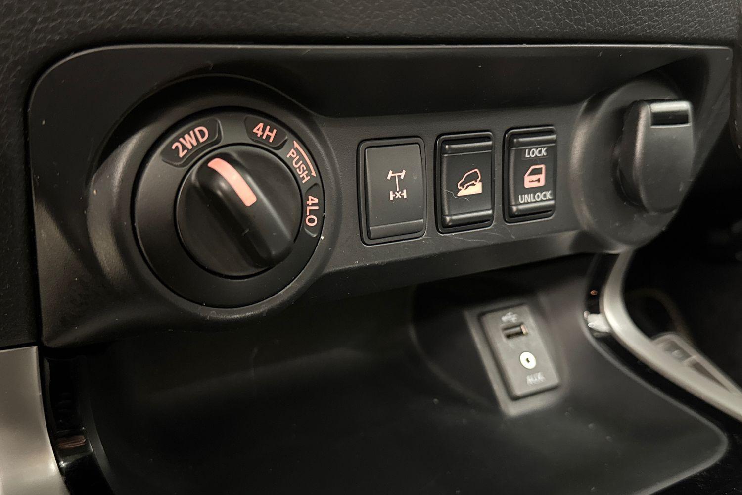 Nissan Navara vaihtoauto