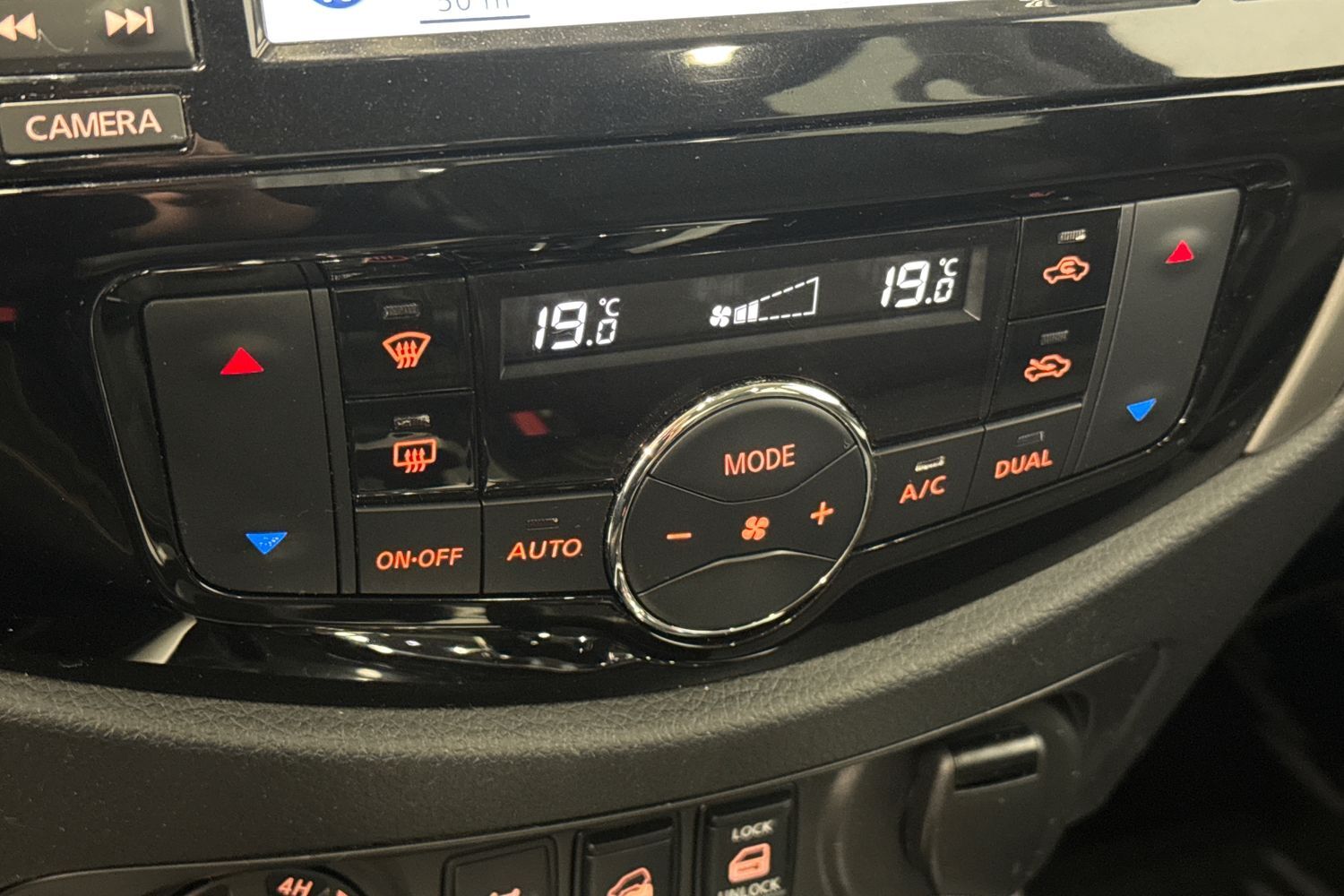 Nissan Navara vaihtoauto
