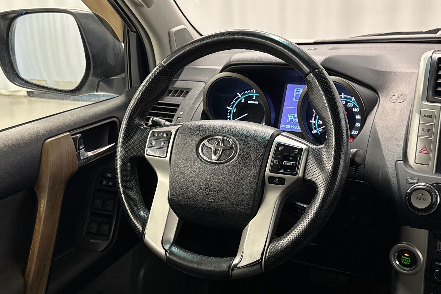 Toyota Land Cruiser vaihtoauto