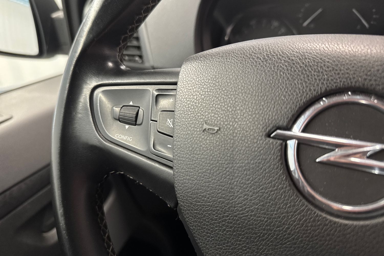Opel Vivaro vaihtoauto