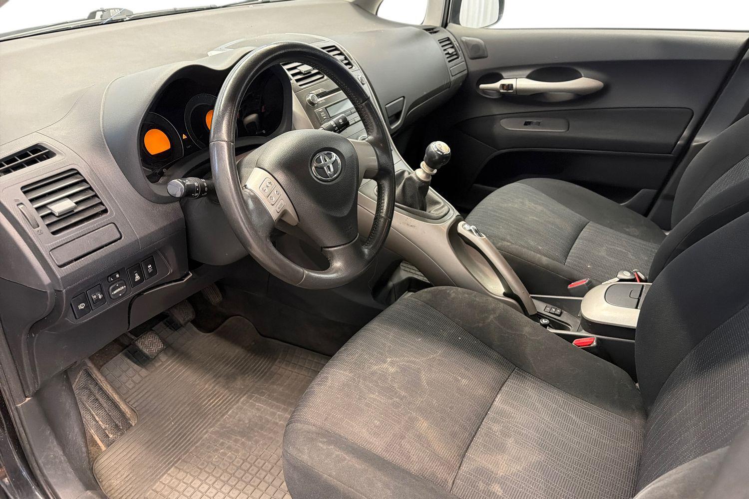 Toyota Auris vaihtoauto