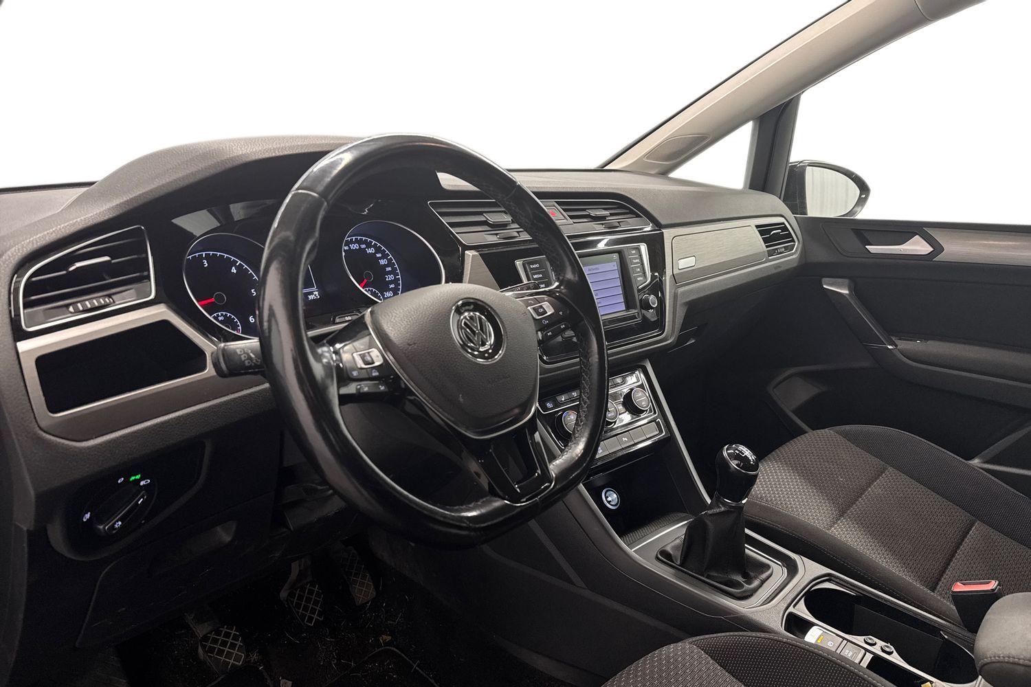 Volkswagen Touran vaihtoauto